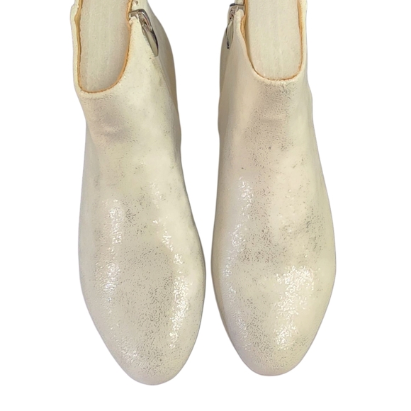 Elegant White Ankle Boots with Pearl Heel - Picture 4 of 7